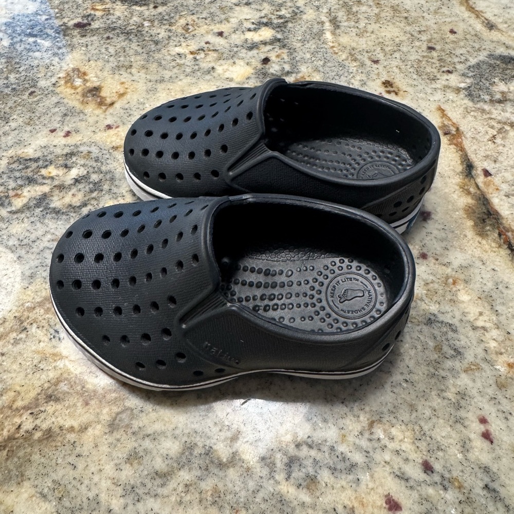 Native Miles Size 5 - New without tags